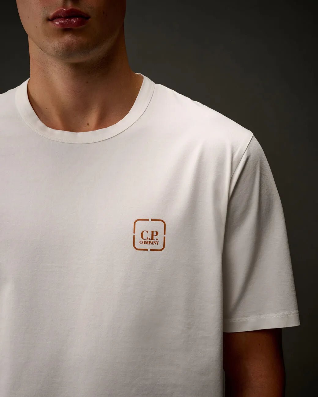 C.P. COMPANY : Metropolis Series Mercerized Jersey Short Sleeve Badge T-Shirt blanc