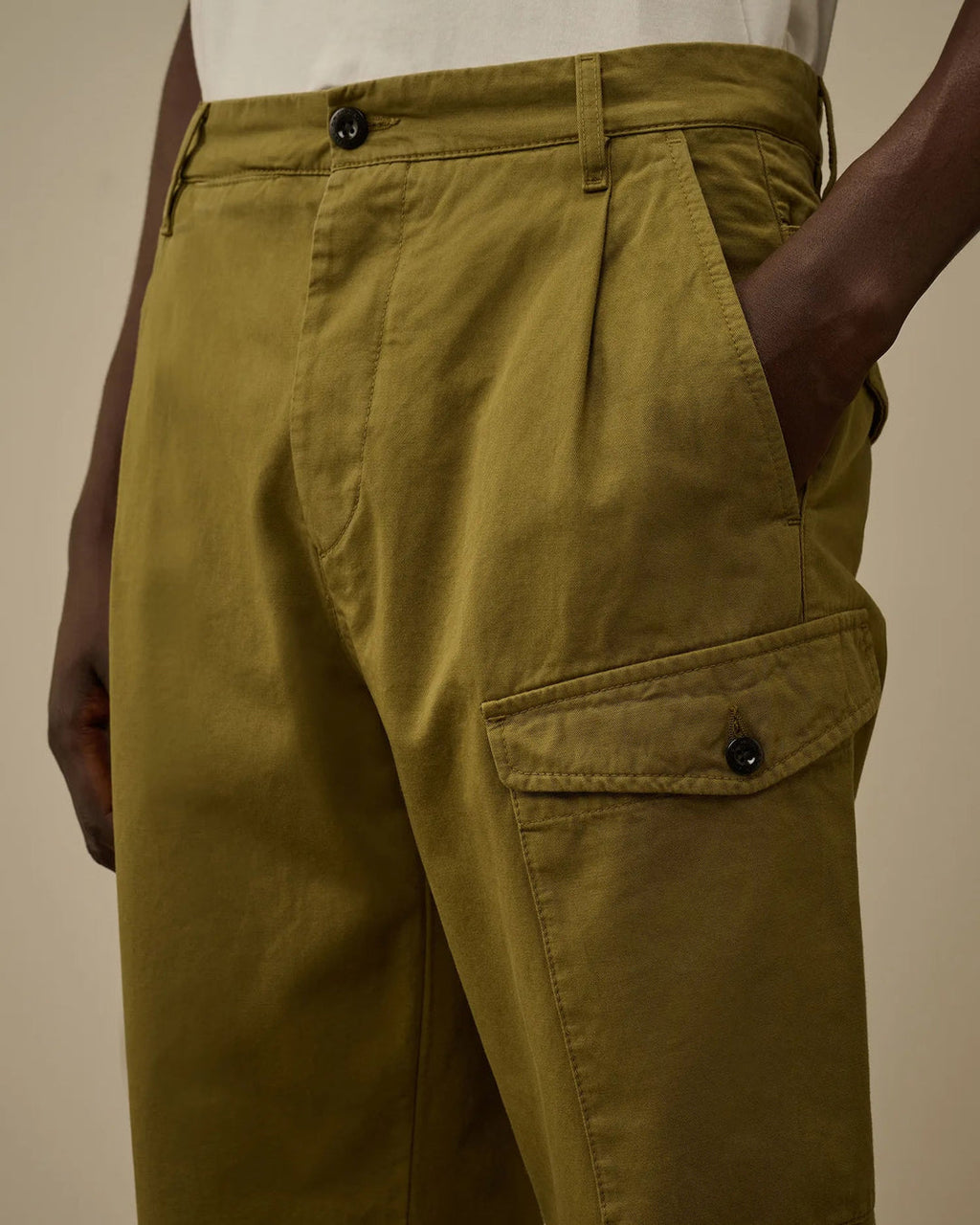 C.P. COMPANY - Pantalon Cotton Gabardine Loose Cargo Capers