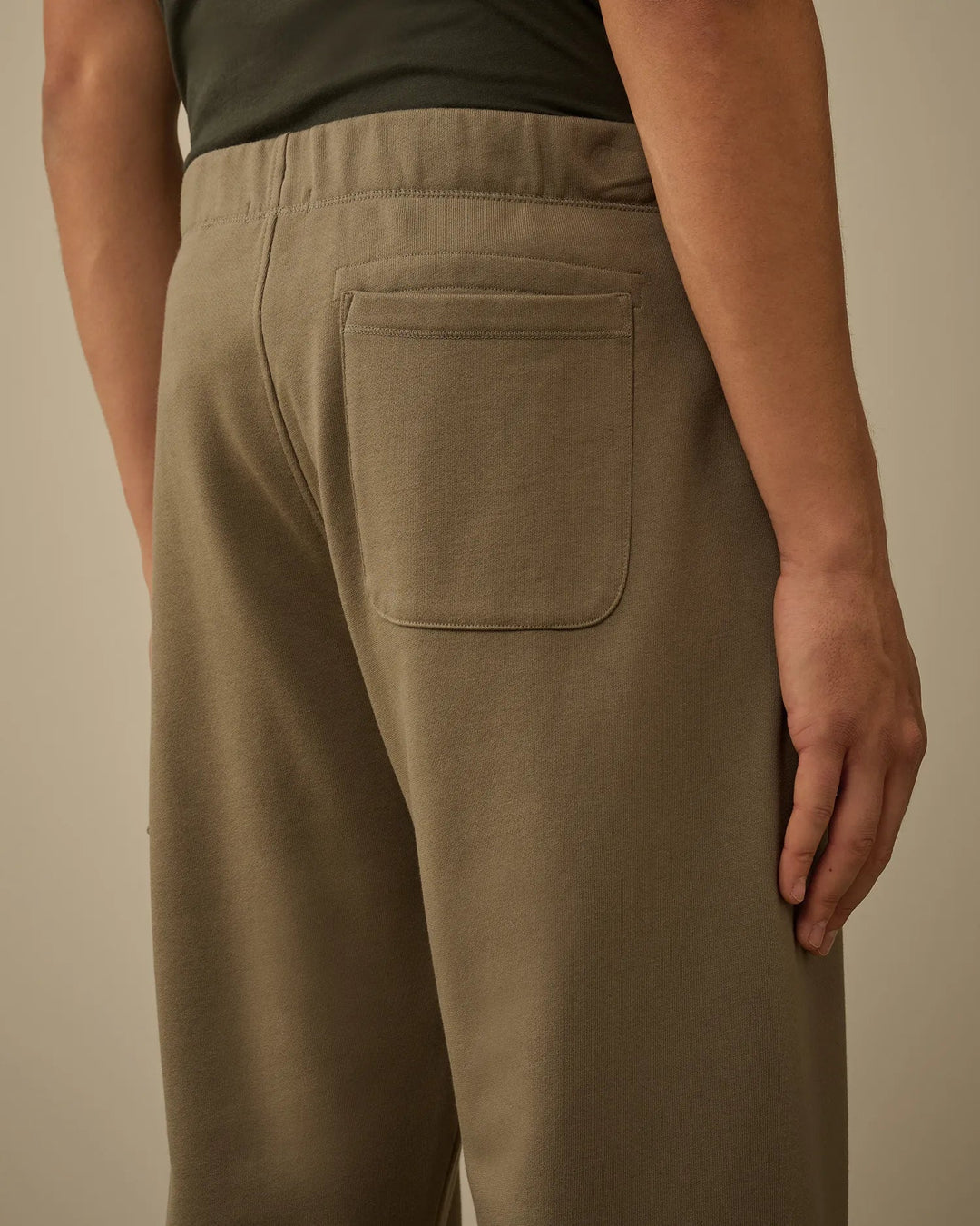 C.P.COMPANY - Diagonal Raised Fleece Cargo Lens Sweatpants Fallen Rock