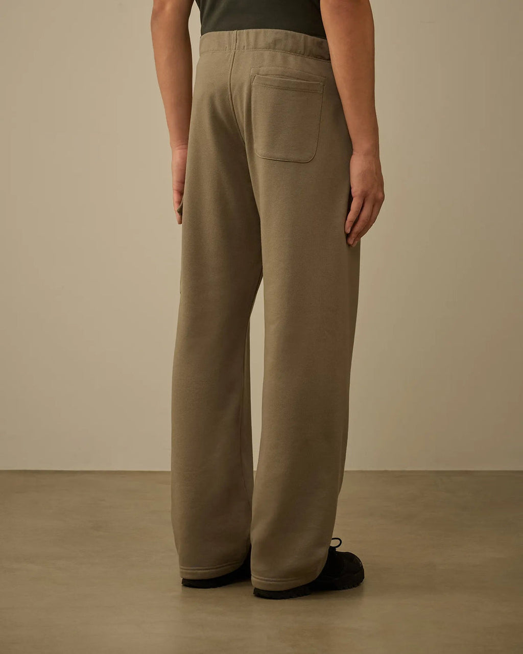 C.P.COMPANY - Diagonal Raised Fleece Cargo Lens Sweatpants Fallen Rock